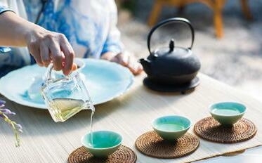 品茗千年传承，古法泡茶好处多：健康生活新选择